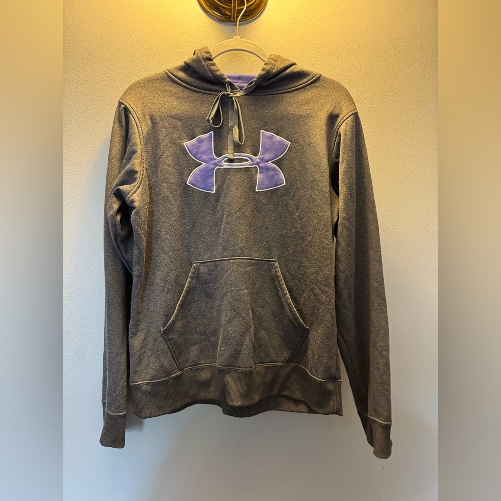 Under Armour Hoodie • Medium